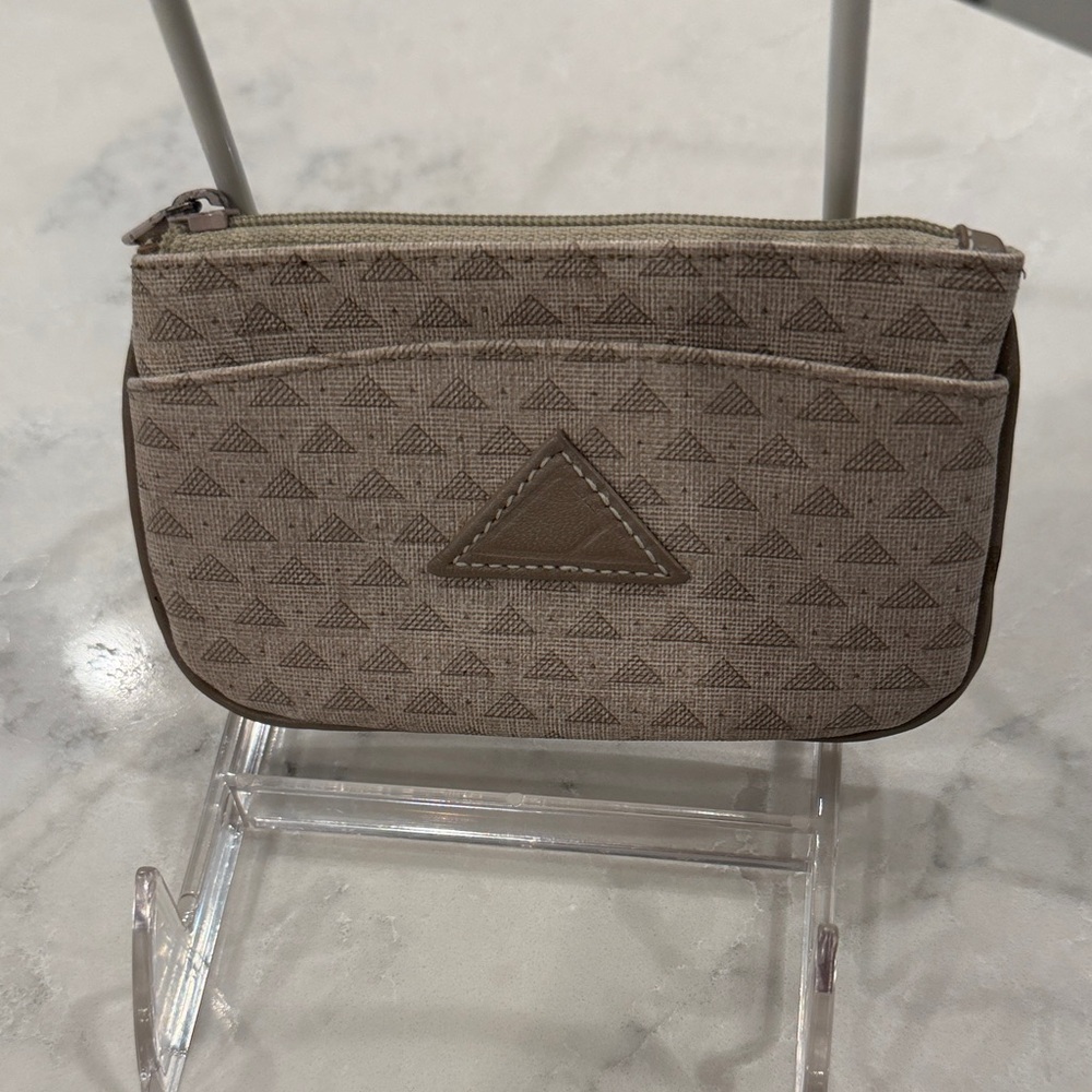 Liz Claiborne Neutral Triangle Print Zip Pouch — Beige